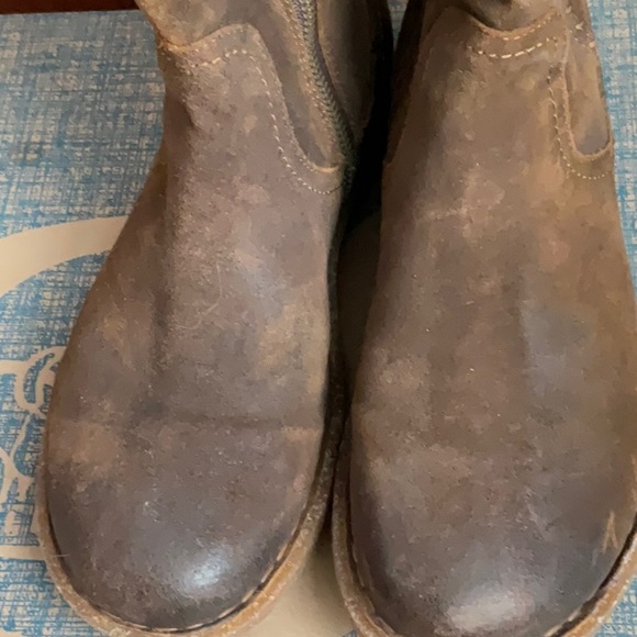 Born Women’s Tonic Distressed Leather Boots - Picture 4 of 6